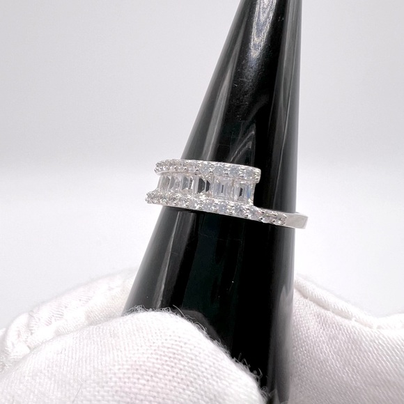 Clearance $16 Firm! Baguette & Round Cz Sterling Silver Ring - Picture 4 of 11